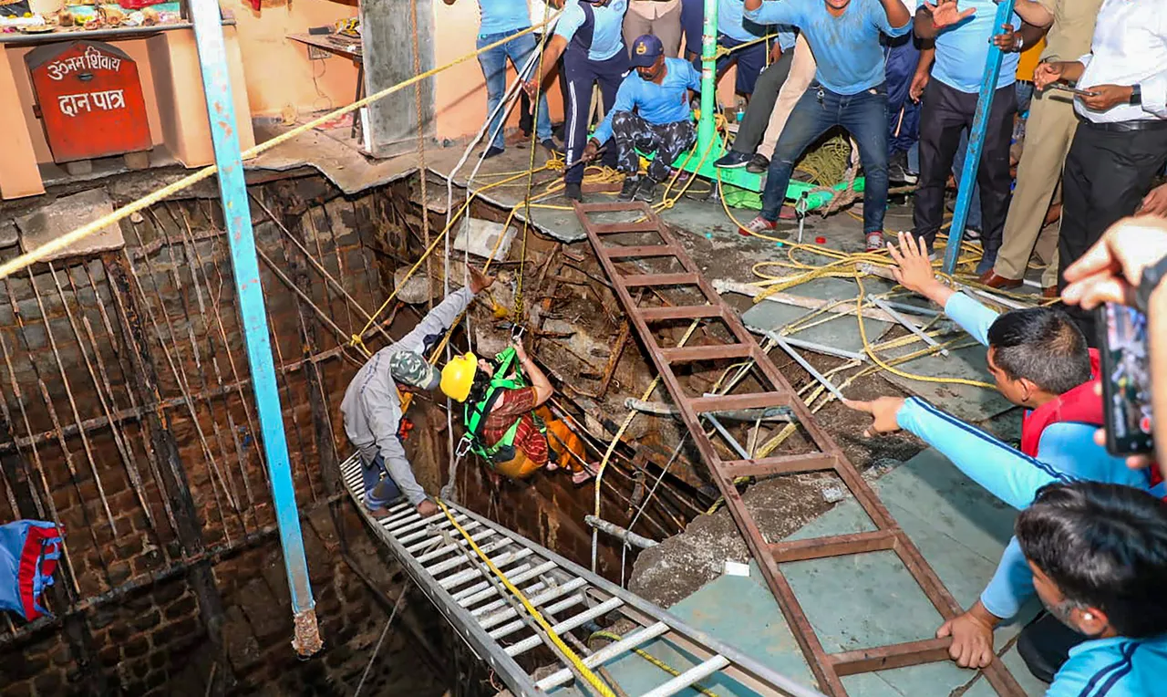 Indore temple roof collapsed