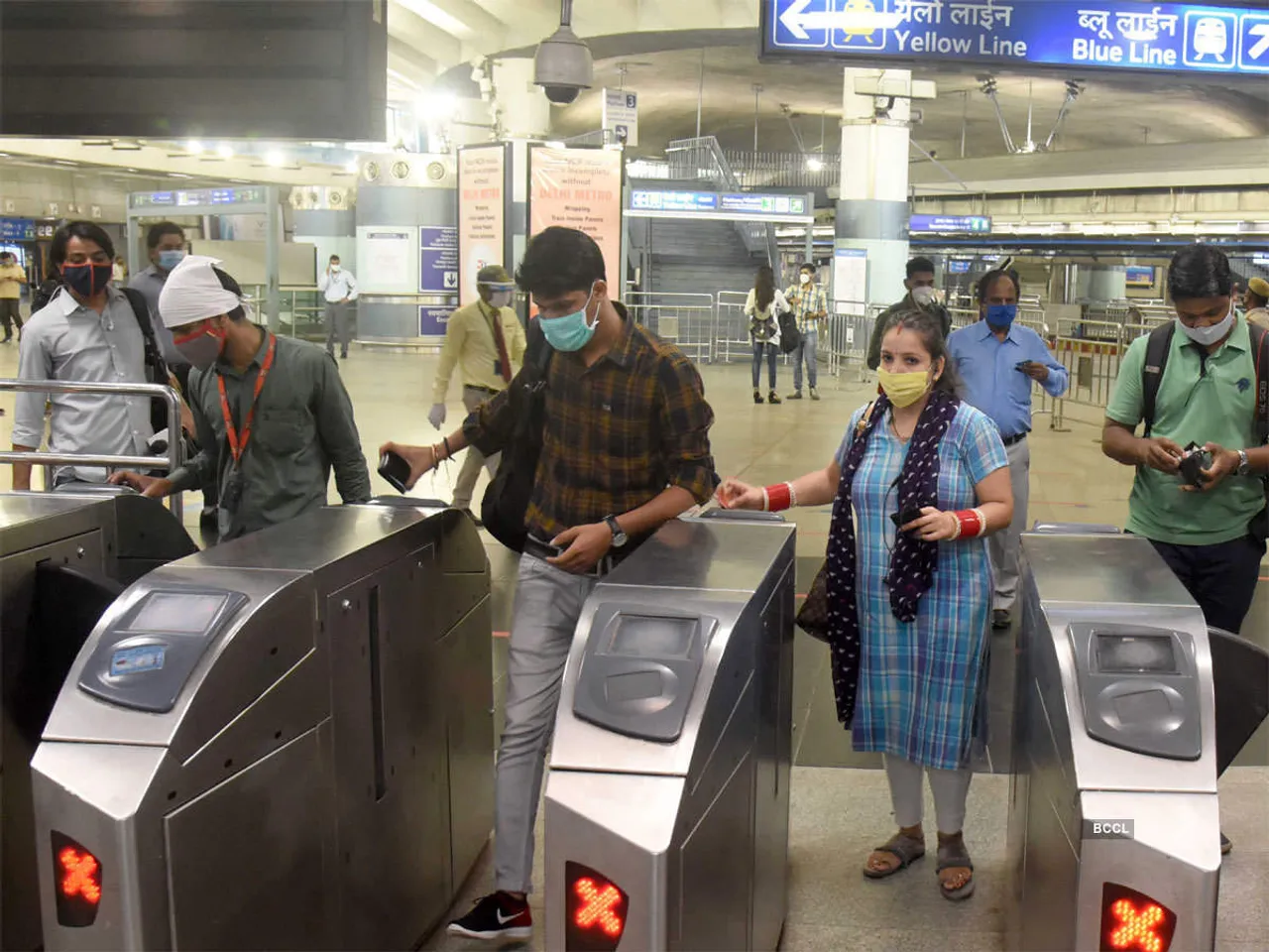 delhi metro passengers.jpg