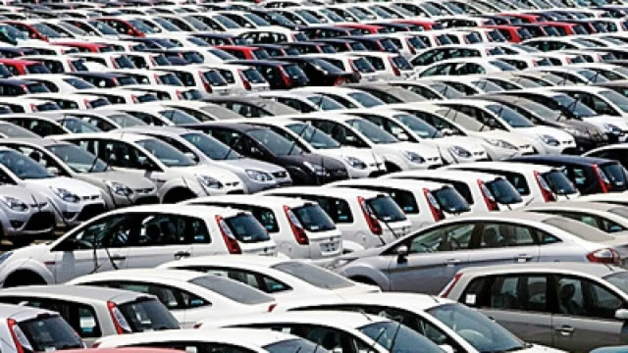 Domestic passenger vehicles wholesales rise 4.7 pc to 2,92,030 units in Mar