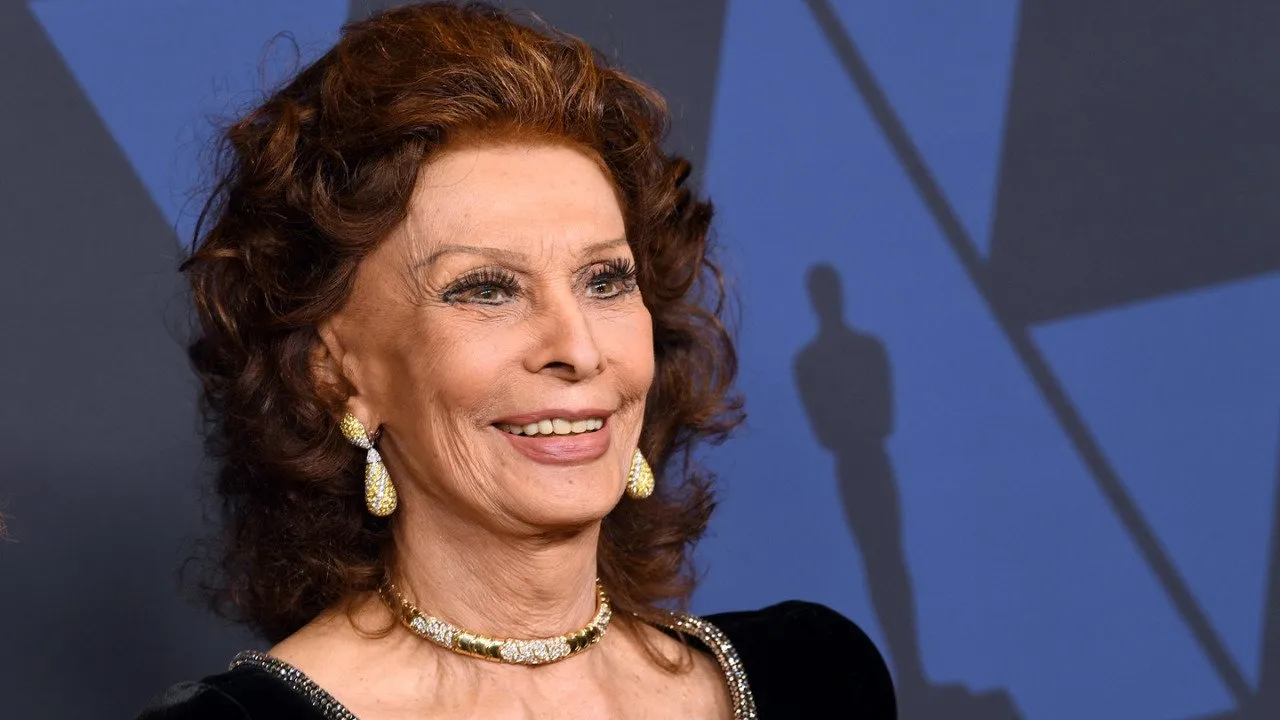 Sophia Loren undergoes emergency surgery after fall