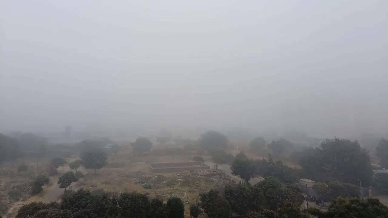 Delhi fog cloud republic day