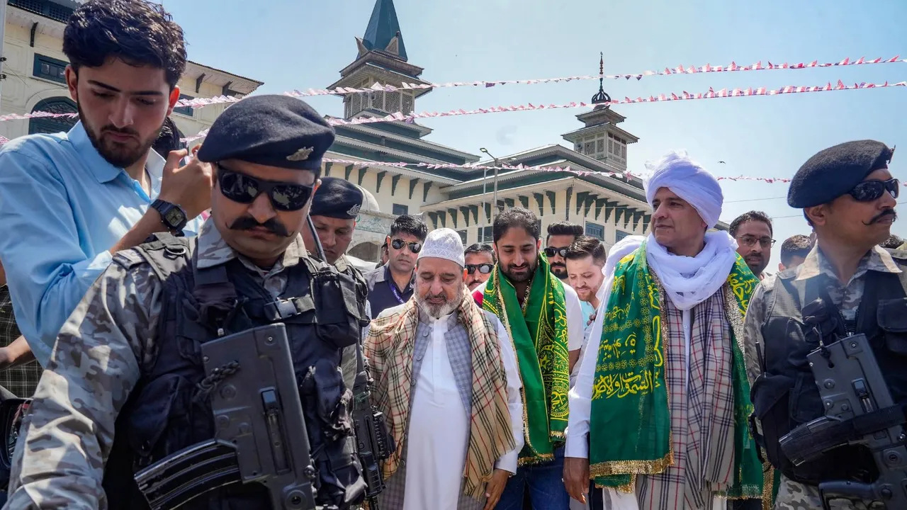 Apni Party President Syed Altaf Bukhari along with parliamentary candidate for Central Kashmir seat Mohammad Ashraf Mir at historic Jamia Masjid during an election campaign road show for Lok Sabha polls, in Srinagar, Monday, May 6, 2024