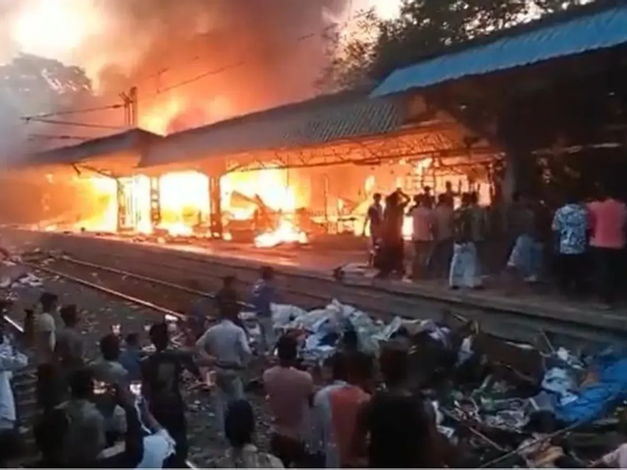 Bengal: Blaze at Santoshpur railway station under control