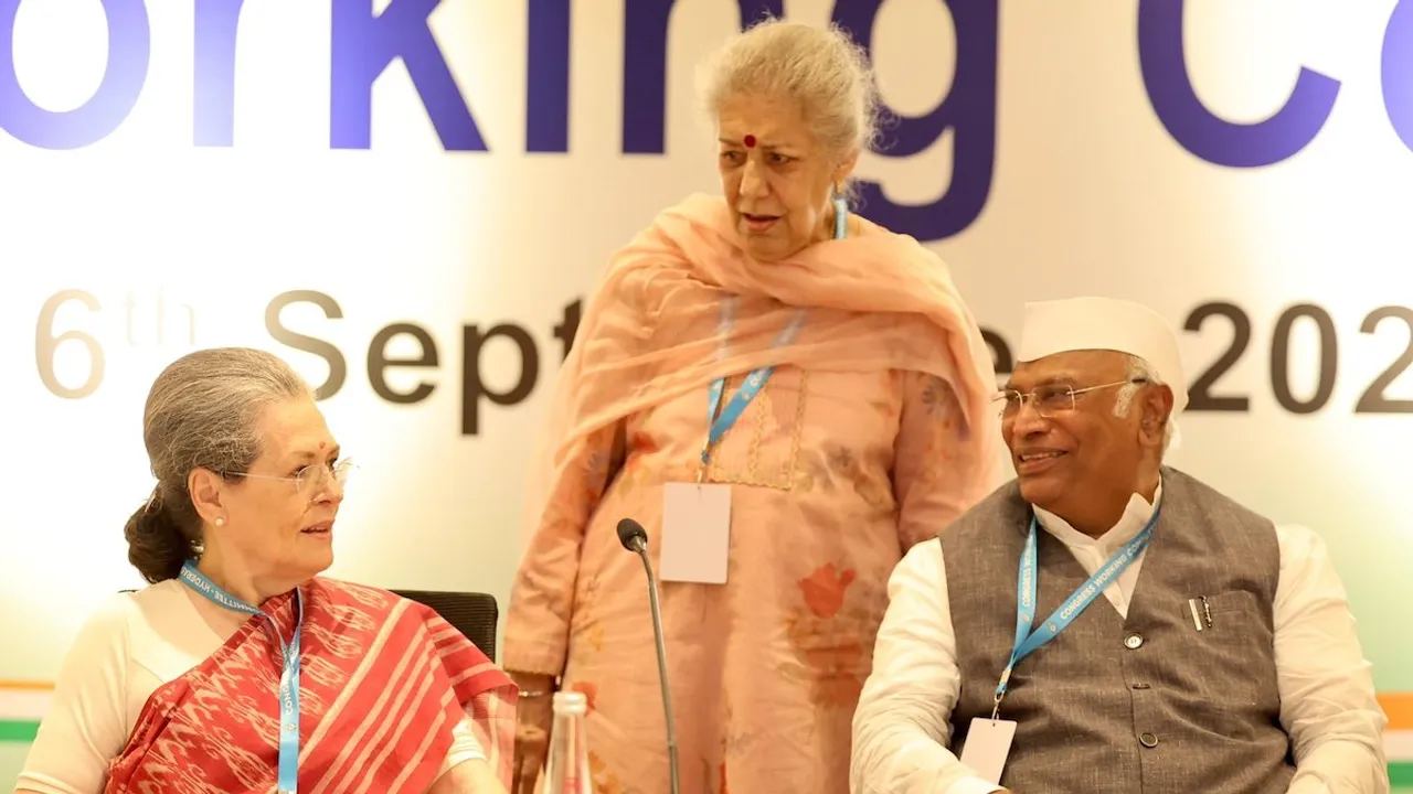 Sonia Gandhi, Ambika Soni and Mallikarjun Kharge at CWC meet in Hyderabad