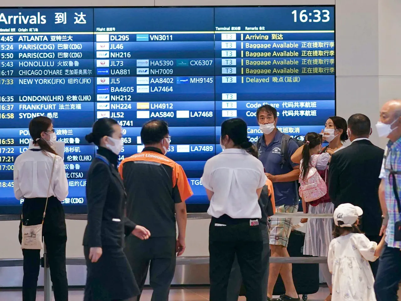 Japan to test all travelers arriving from China for COVID; cases surge