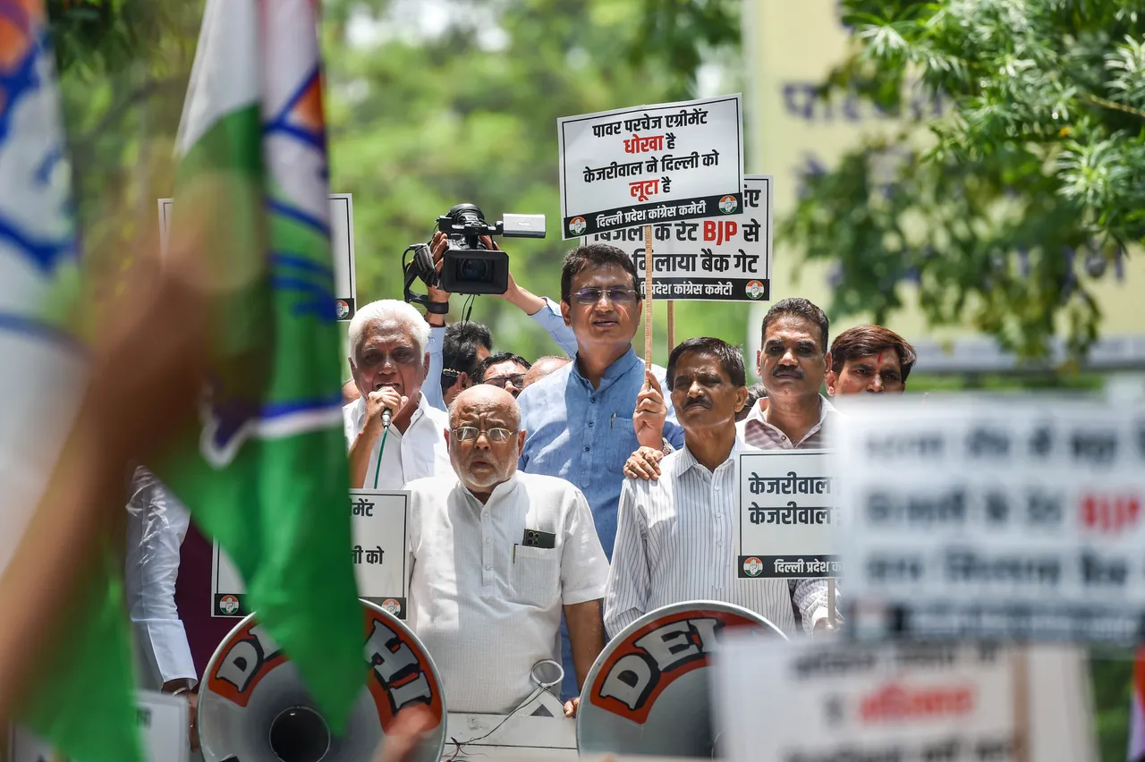 Delhi Pradesh Congress Committee President Ch. Anil Kumar with party workers during a protest outside the Aam Aadmi Party (AAP) office, in New Delhi