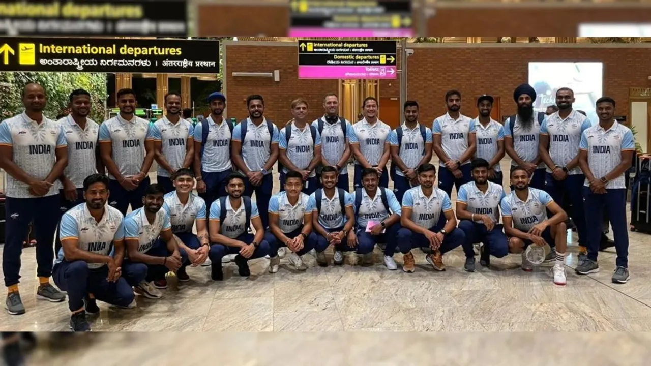 Indian hockey team airport.jpg