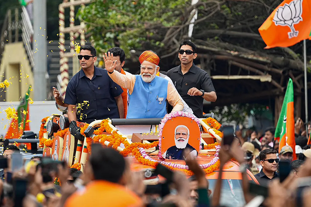 PM Modi holds massive road show for 2nd day in Bengaluru amid fanfare