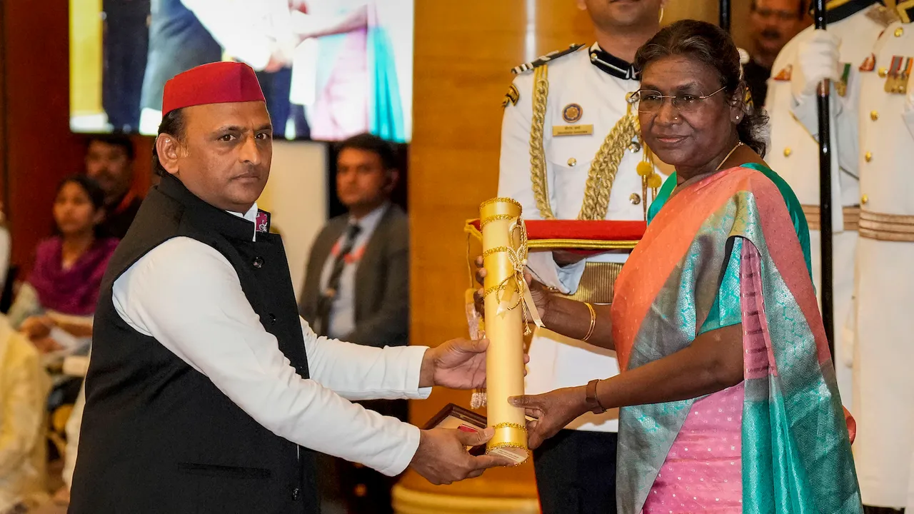 President Droupadi Murmu honours former union minister Mulayam Singh Yadav (posthumous) with Padma Vibhushan, being received by his son Akhilesh Yadav, during Padma Awards 2023 ceremony at Rashtrapati Bhawan on April 5