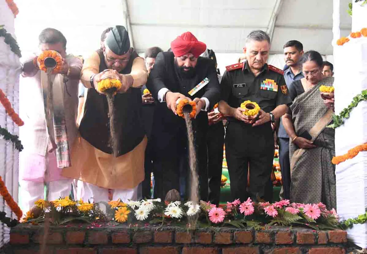 Soil from martyrs' homes pour into foundation of soldiers' memorial in Uttarakhand