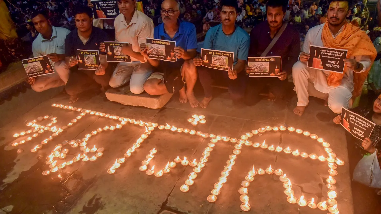  Ganga Seva Nidhi members and others pay tributes to victims of the Balasore triple train mishap during Ganga Aarti, at Dashashwamedh Ghat in Varanasi on June 3
