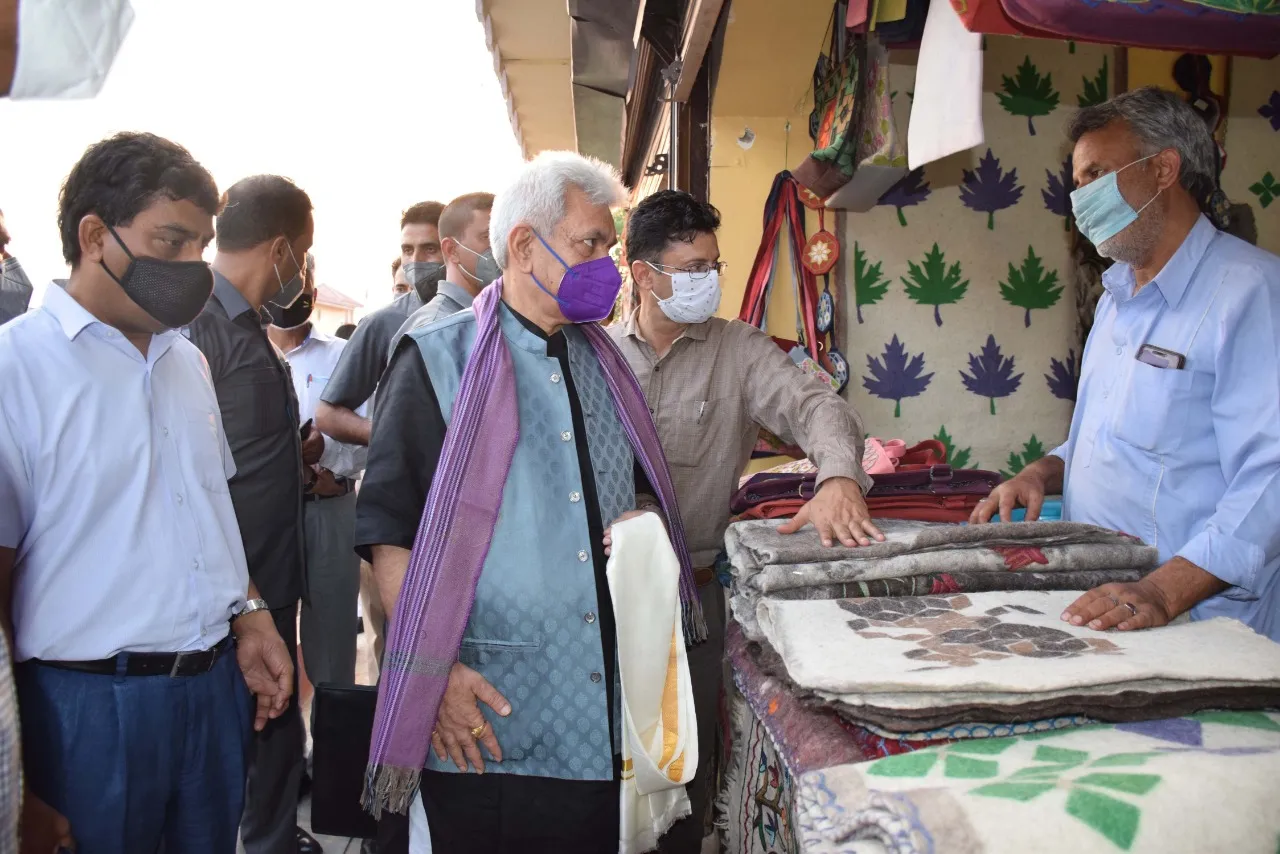 Once hub of genuine handicrafts, ‘Kashmir Haat’ now lies in shambles
