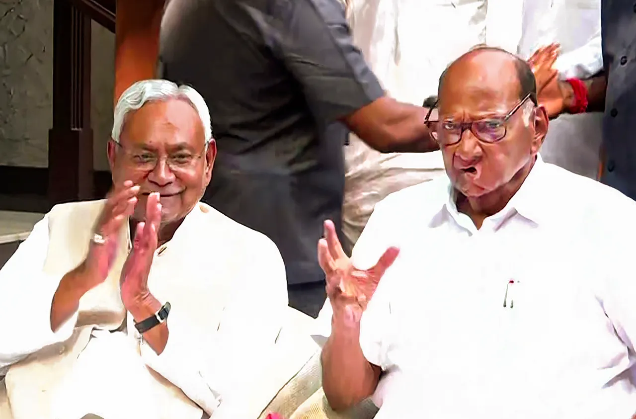 Bihar Chief Minister Nitish Kumar with NCP chief Sharad Pawar during a press conference, in Mumbai