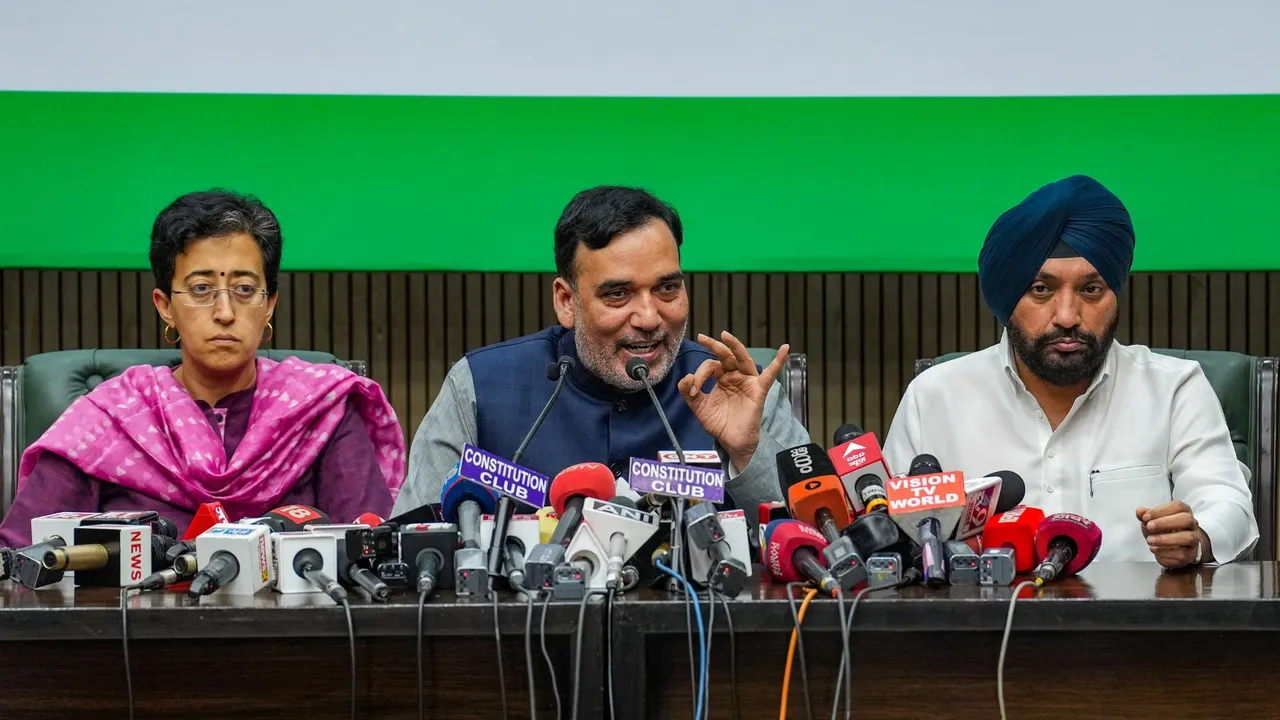 Delhi Ministers and AAP leaders Atishi Singh and Gopal Rai with Delhi Congress President Arvinder Singh Lovely during a press conference