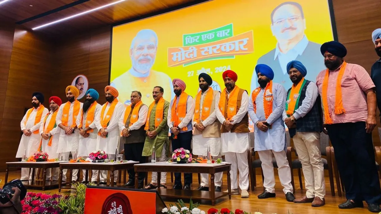 Seven Delhi Sikh Gurdwara Management Committee (DSGMC) members with 1500 Sikh office bearers of Singh Sabha and other Sikh organisations join the BJP