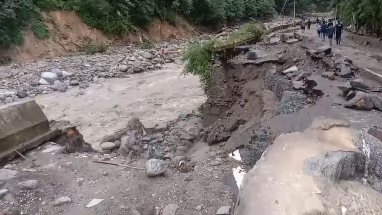 Gaurikund footbpath damaged due to cloud-burst in Lincholi, Rambada.