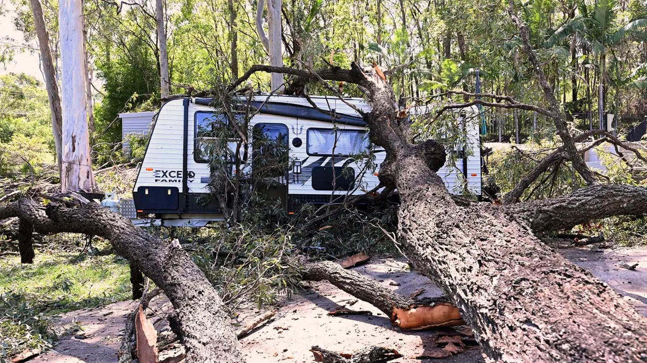 9 people have died in wild weather in Australian states of Queensland and Victoria
