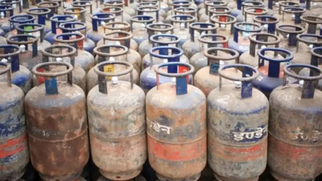 Ahead of LS polls price of commercial LPG by Rs 30.5 to Rs 1,764.50