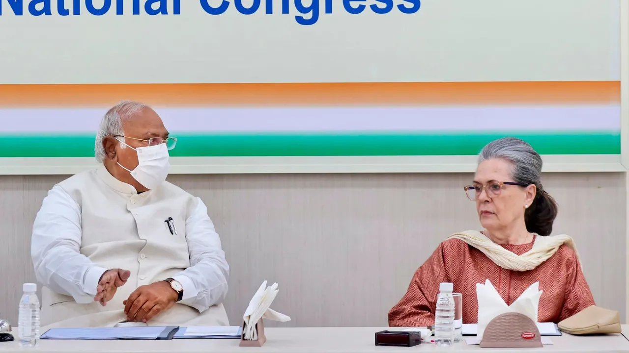 Congress President Mallikarjun Kharge with party leader Sonia Gandhi during a ‘Central Election Committee (CEC) meeting’ with the party leaders of Goa