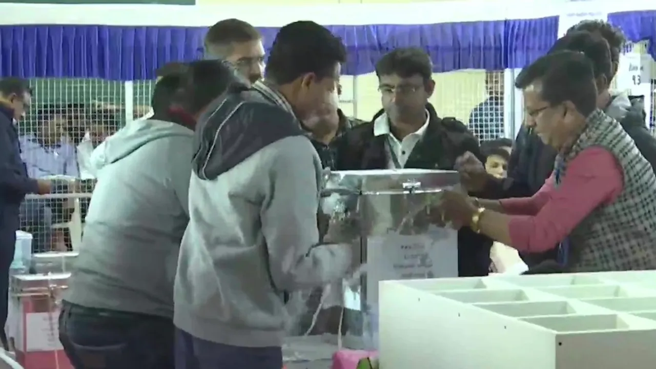Counting of votes underway in Himachal, BJP-Congress neck to neck
