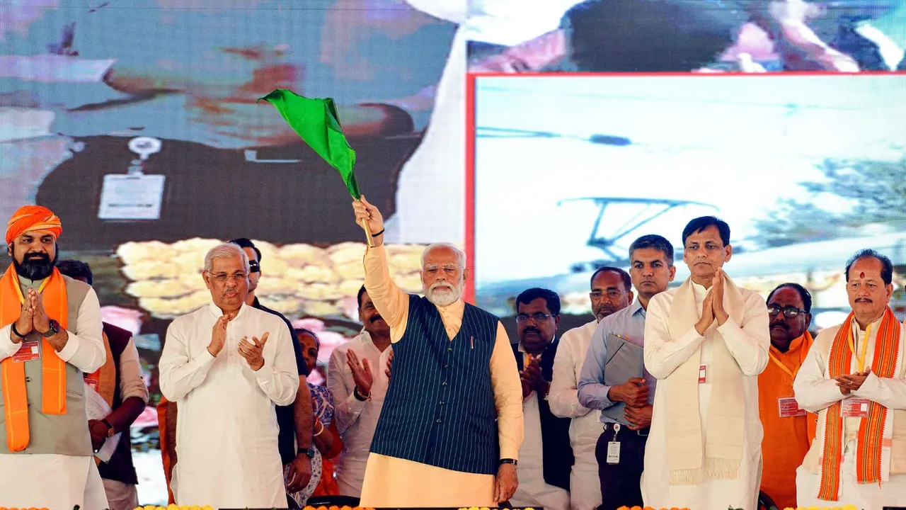 Prime Minister Narendra Modi flags off Bettiah Birgunj Train, at Bettiah in West Champaran