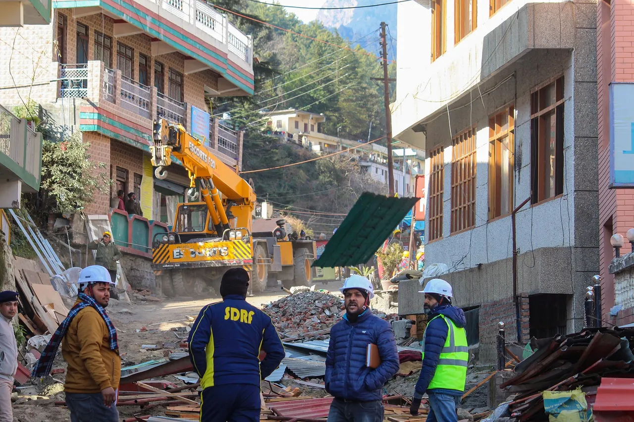 Joshimath Demolition of unsafe buildings