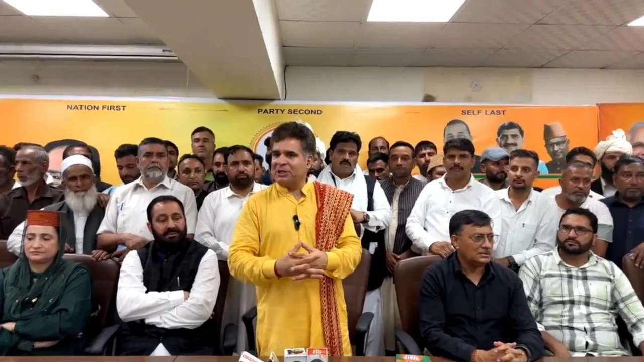 Prominent personalities joined BJP in the presence of J&K BJP president Ravinder Raina at BJP Headquarters, Jammu