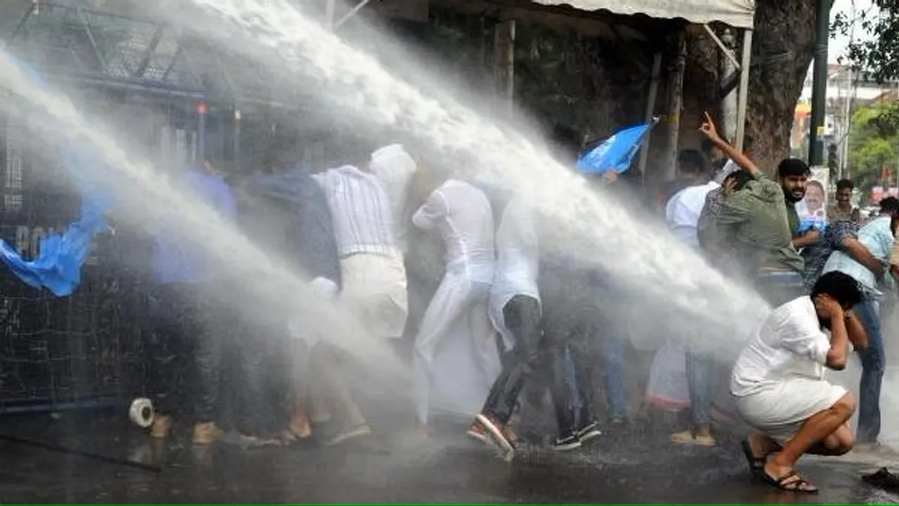 Student death protests: Kerala Secretariat gate turns into battle zone
