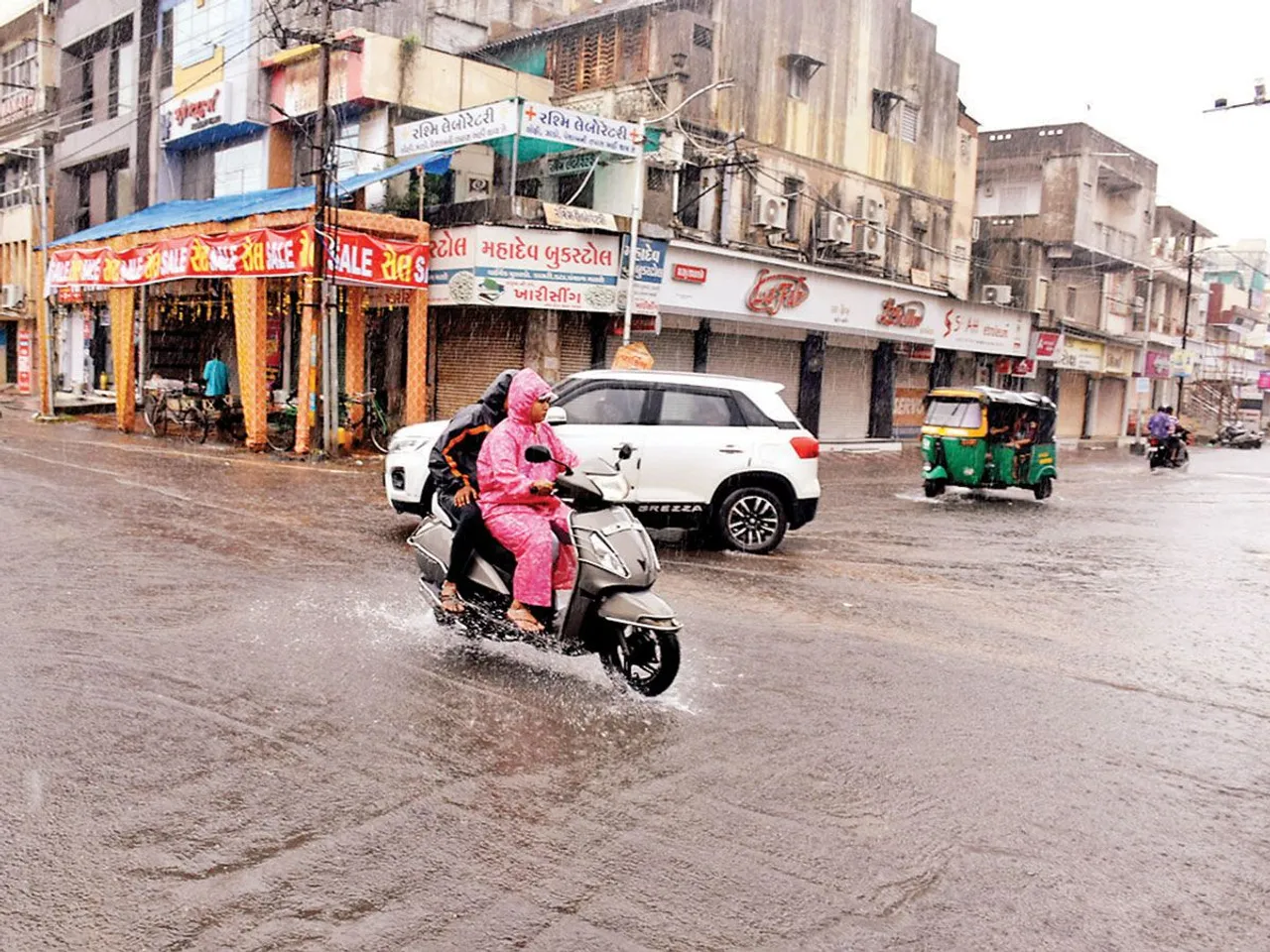 Heavy rains pound parts of Gujarat on 2nd day; roads flooded, high alert for 37 reservoirs as rivers swell