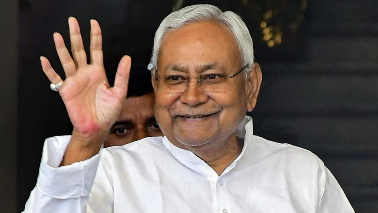 Nitish sidesteps query on fighting LS poll