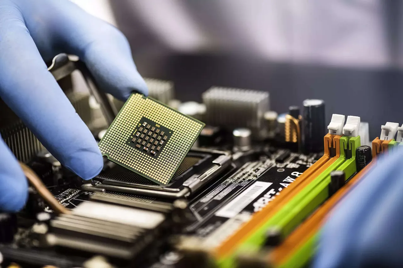 Semiconductor chip.jpg