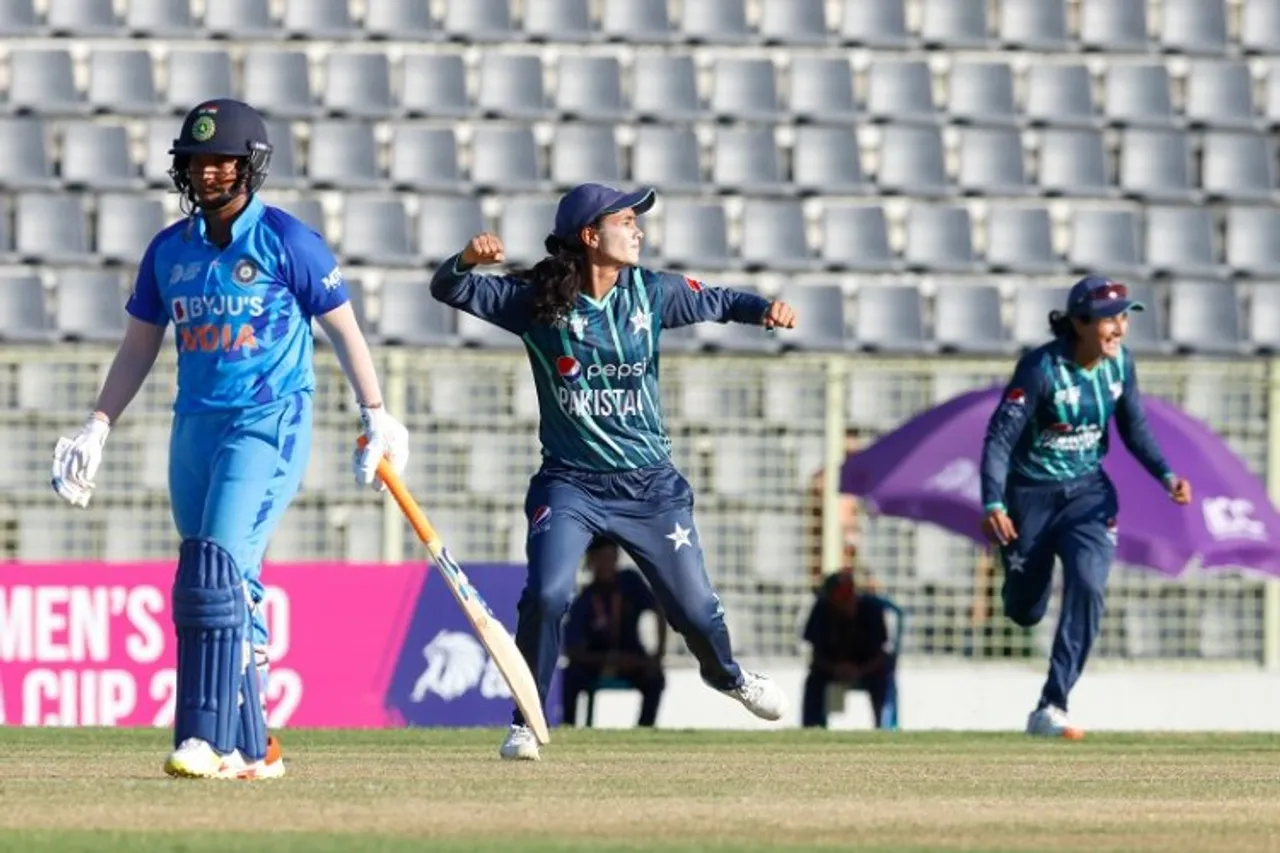 Pakistan Women's team celebrates
