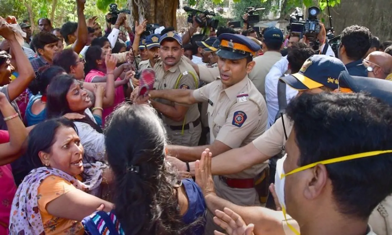 MSRTC workers protest outside Sharad Pawar's house (File photo)