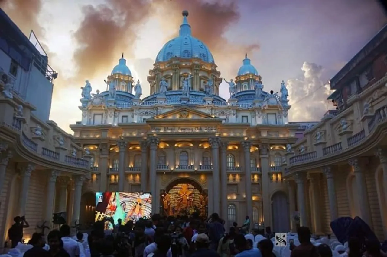 Durga Puja pandal of Sreebhumi Sporting Club in Calcutta