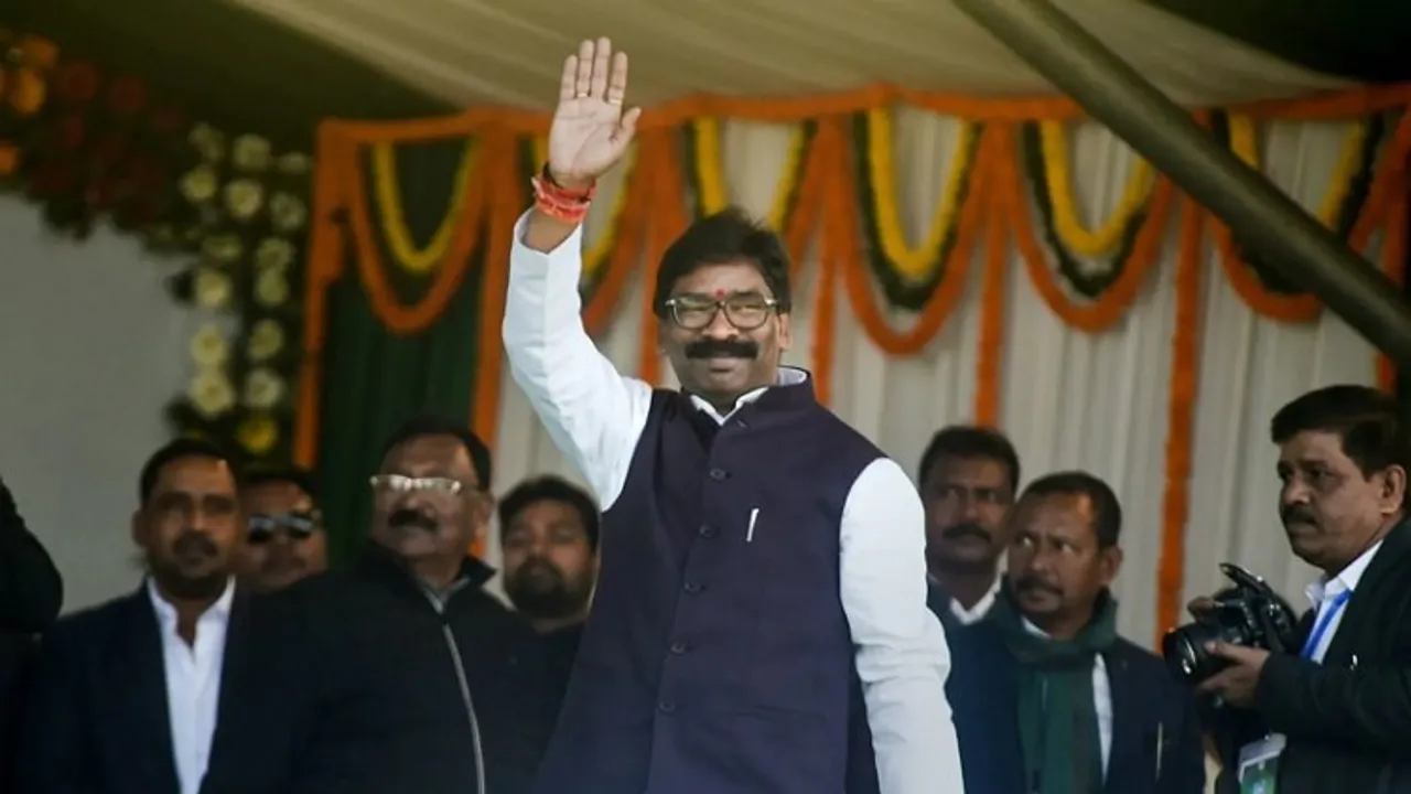 Has rebellion in Shiv Sena alarmed Hemant Soren?