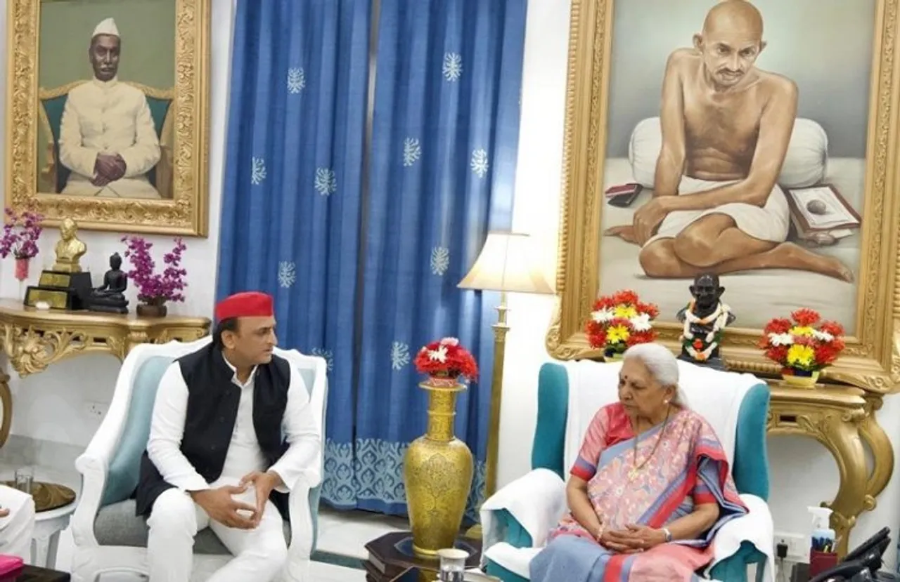 Akhilesh Yadav with Uttar Pradesh Governor Anandiben Patel