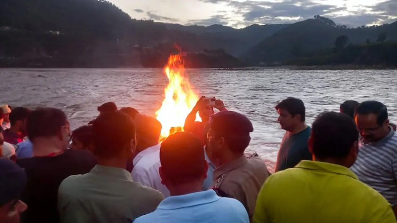 Family members and relatives of Ankita Bhandari during her cremation at ITI Ghat, at Srinagar in Pauri Garhwal district, Sunday