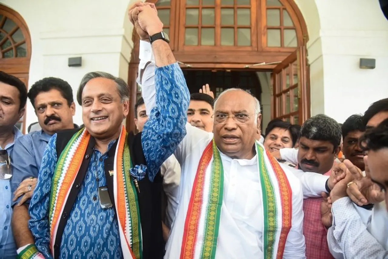 Mallikarjun Kharge with Shashi Tharoor post winning Congress Presidential election