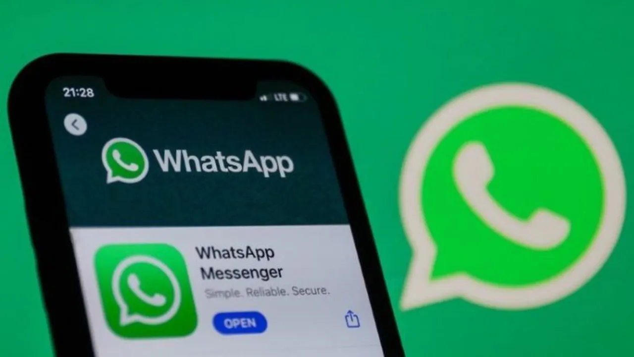 WhatsApp resumes after over an hour of disruption