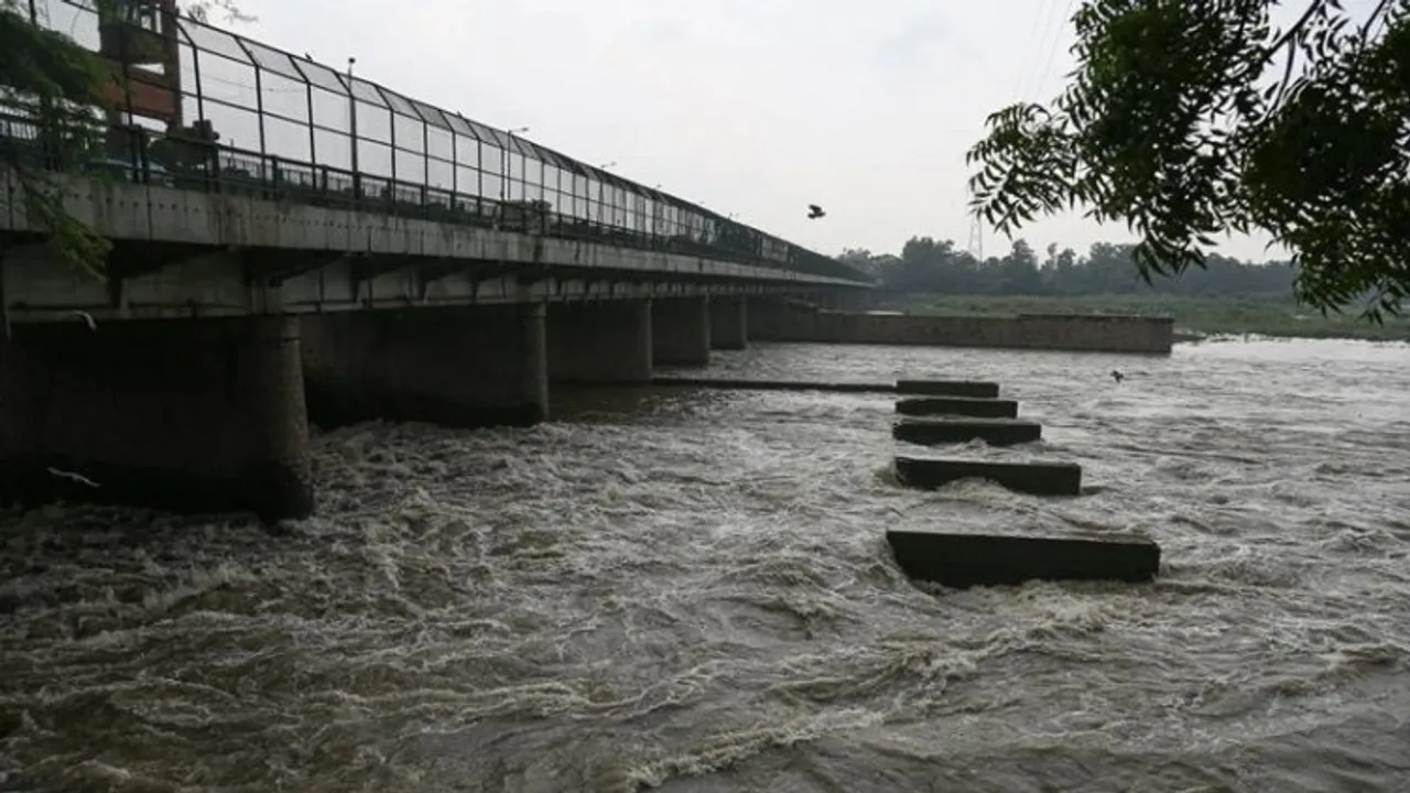 Yamuna water level crosses warning mark in Delhi, likely to rise further