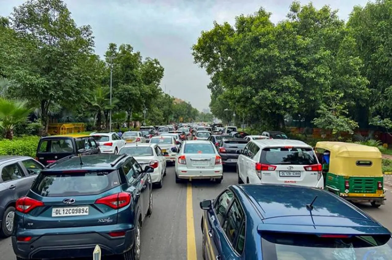 Traffic crawls in central Delhi due to Congress protest, waterlogging