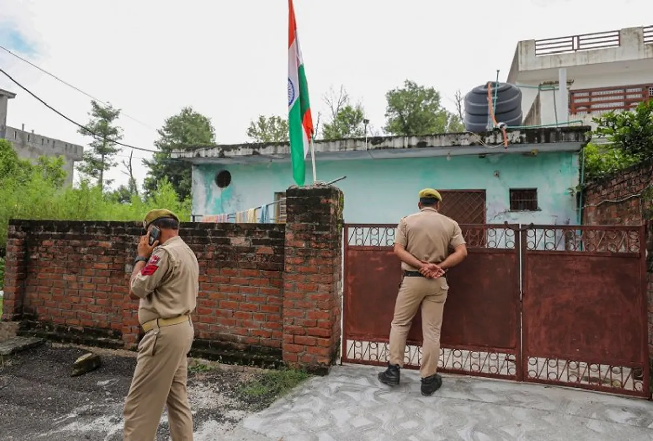 Jammu police at Habib's house