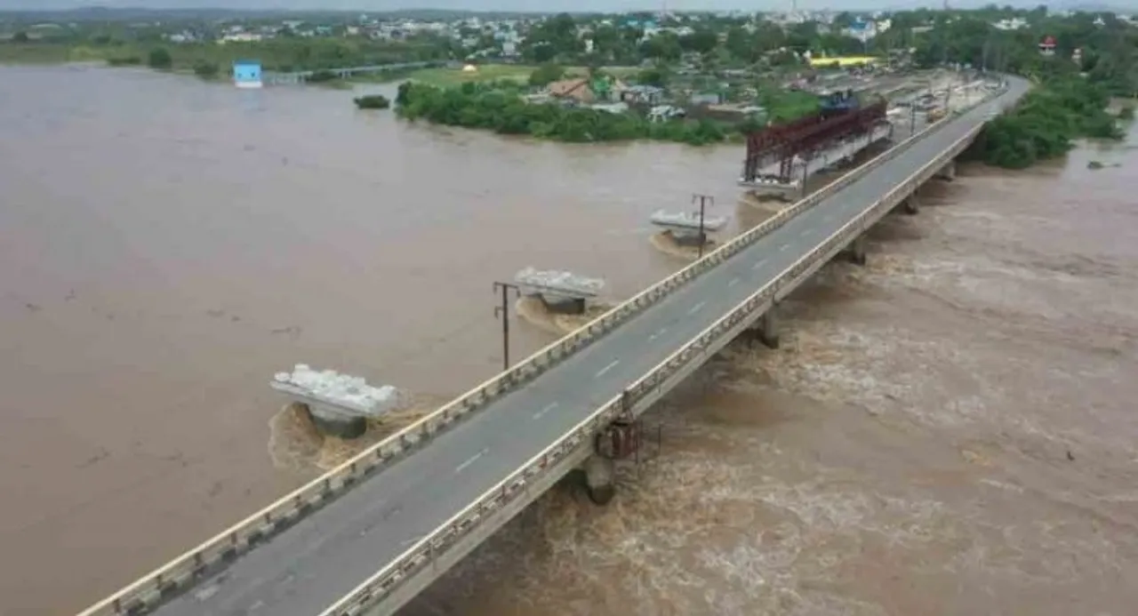 Water level in river Godavari at Bhadrachalam came down