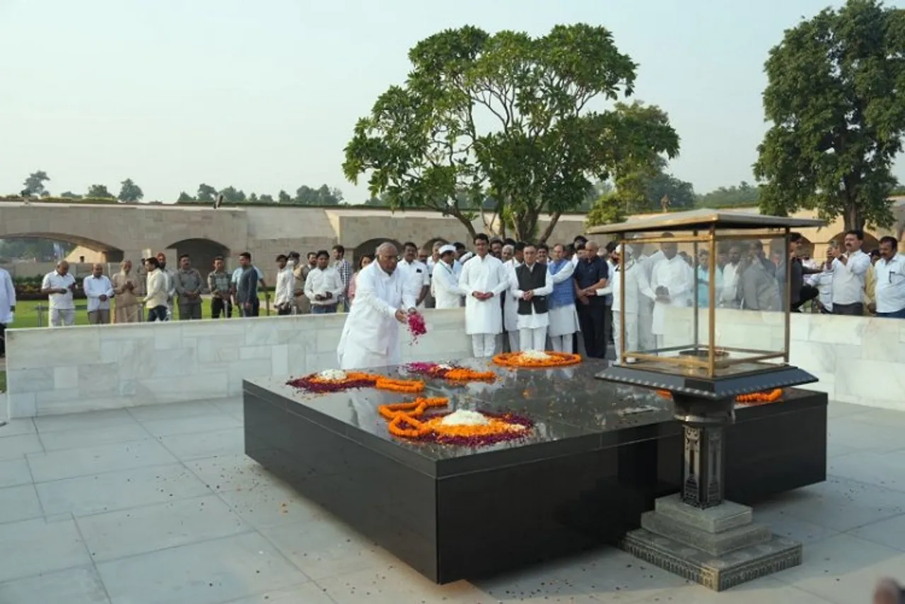 Mallikarjun Kharge visits Rajghat ahead of taking charge as Congress president