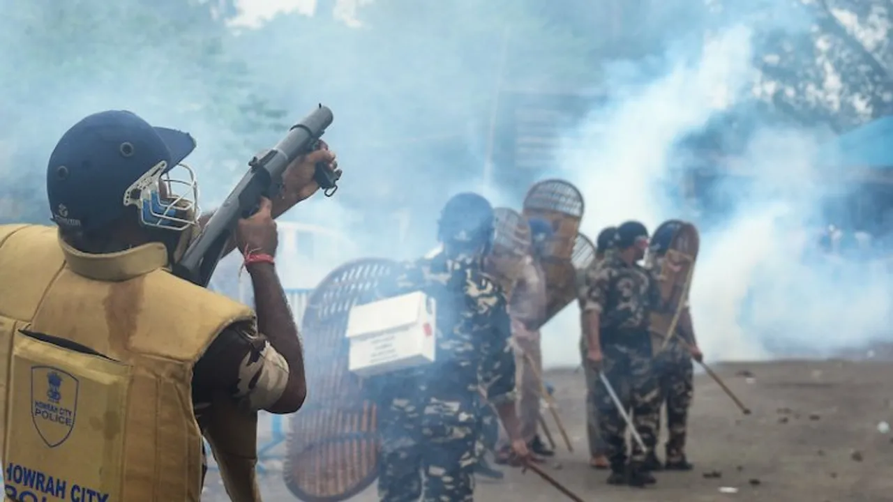 Kolkata police shelling tear gas on BJP workers