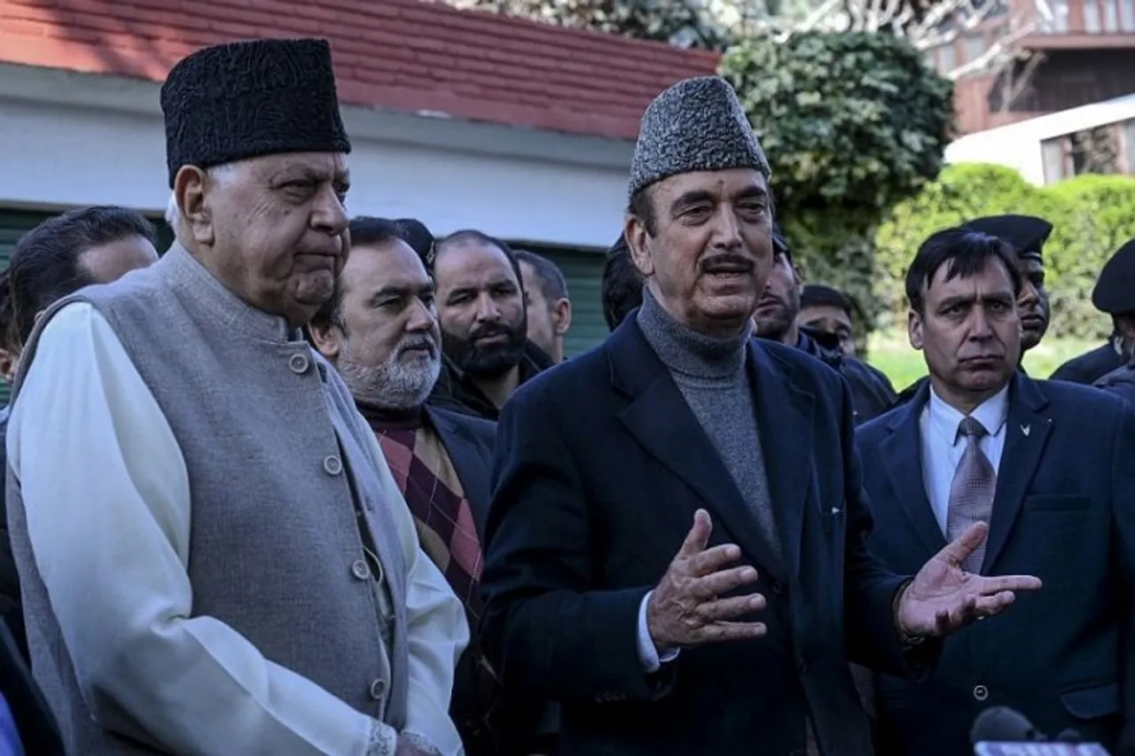Ghulam Nabi Azad with Farooq Abdullah (File photo)