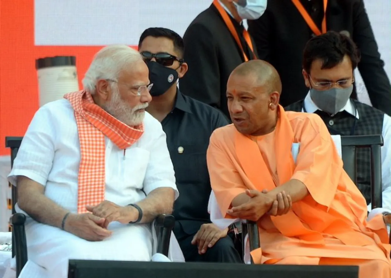 PM Modi with Yogi Adityanath at swaring-in ceremony