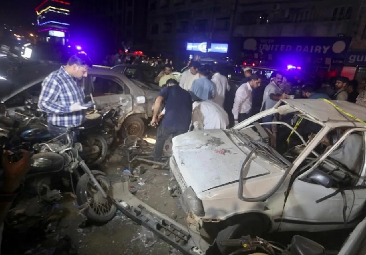 1 killed, 13 injured in blast in Karachi