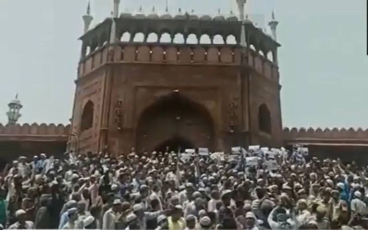 Protests erupt outside Jama Masjid