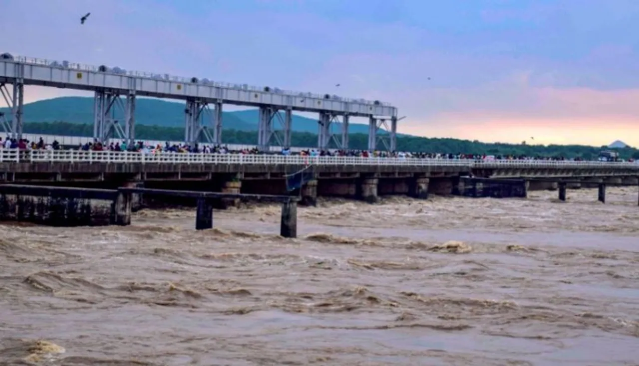 Amid deluge, swollen Mahanadi becomes tourist spot for some